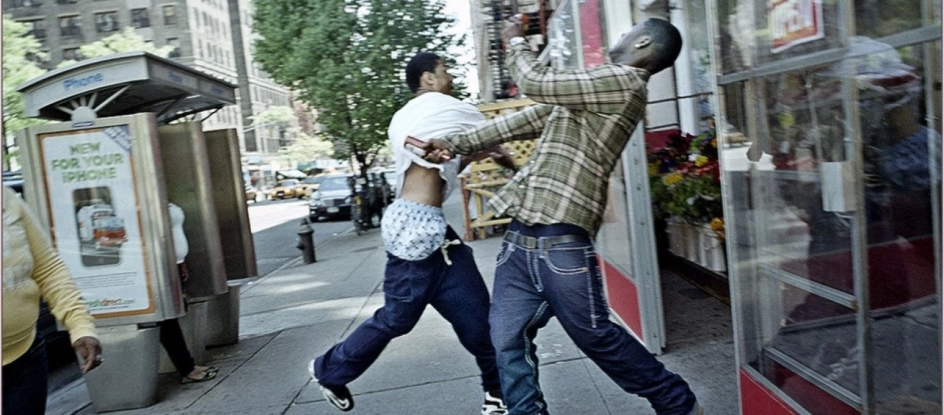 Βίντεο: Όταν πέφτει ξύλο μέχρι… θανάτου στον δρόμο